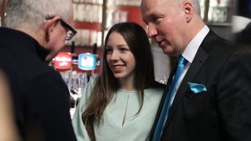Prezidentský kandidát Pavel Fischer sleduje průběžné výsledky voleb ze štábu v pražské restauraci Šmik
