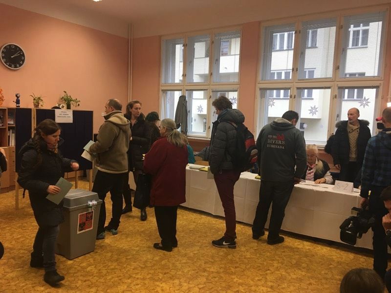 Praha 6 otevřela volební místnosti