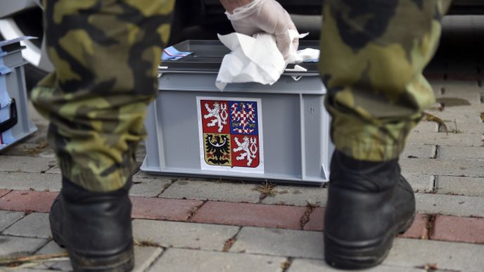 Finančně nejnáročnější volby bývají ty do Poslanecké sněmovny. Strany chystají vynaložit desítky milionů korun. (Foto z loňských senátních voleb)