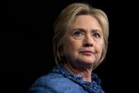 Trpí Clintonová epilepsií? Podle kritiků měla záchvat před kamerami