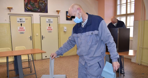 Bohumil K. (59) byl jedním z prvních trestanců, kteří volili v největší věznici v Česku v Plzni na Borech.