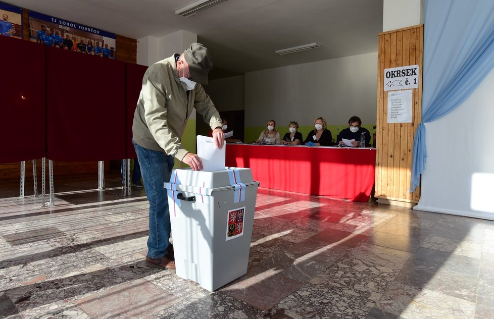 Volební místnost v Olomouci těsně před ukončením voleb