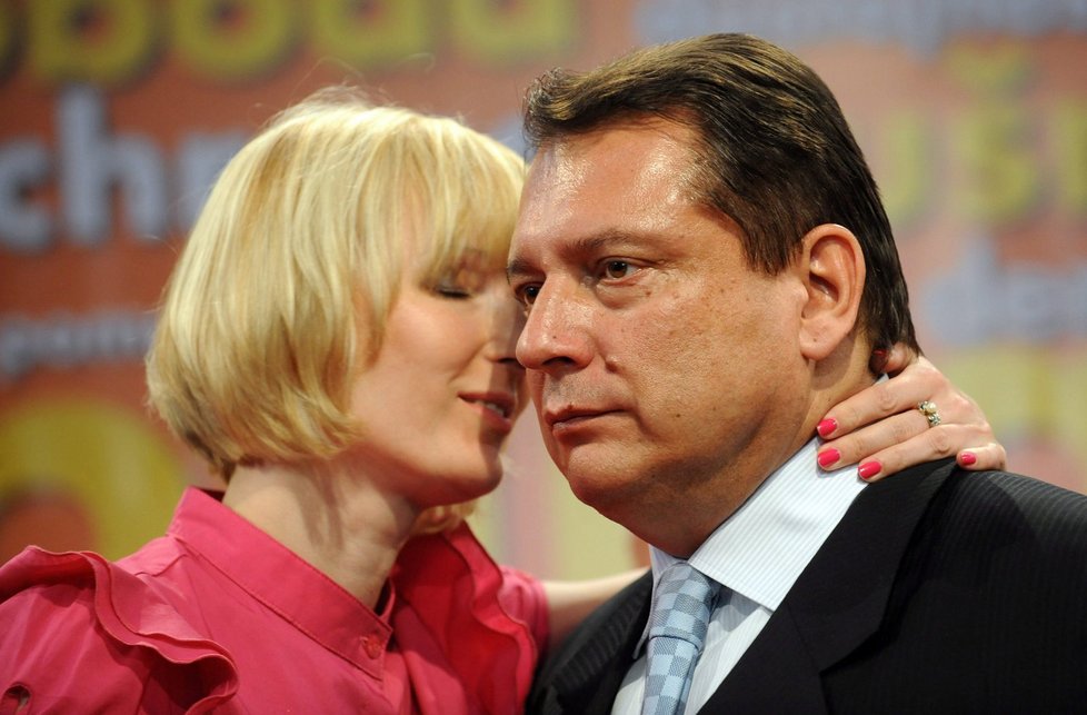 Jiří Paroubek se svojí ženou Petrou po rezignaci na post předsedy ČSSD