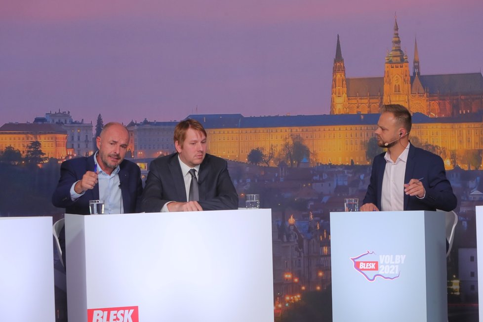 Předvolební debata Blesku (9. 9. 2021): Zleva Josef Bernard (STAN), Josef Pavlovic (Piráti) a Jakub Veinlich