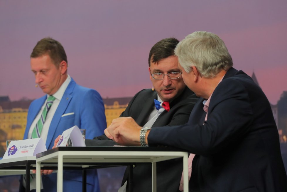 Krajská debata Blesku o zdravotnictví: Zleva Vít Ulrych (KDU-ČSL), Richard Pikner (TOP 09), Jaroslav Krákora (ČSSD) (10. 9. 2020)