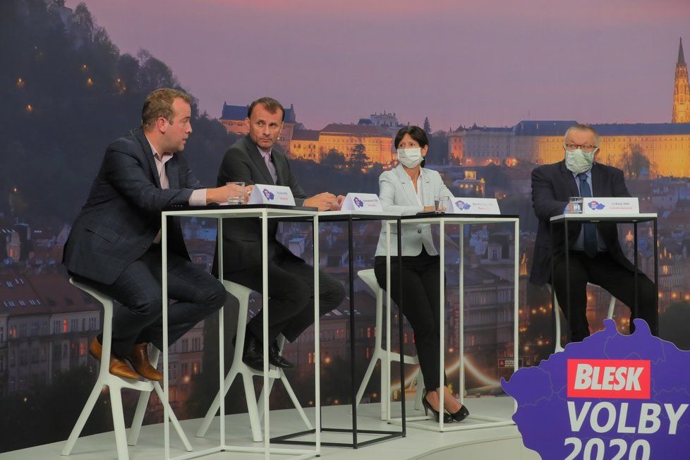 Krajská debata Blesku o zdravotnictví: Zleva Filip Ušák (STAN), Stanislav Mackovík (KSČM),  Ilona Mauritzová (ODS), Jiří Mašek (ANO) (10. 9. 2020)