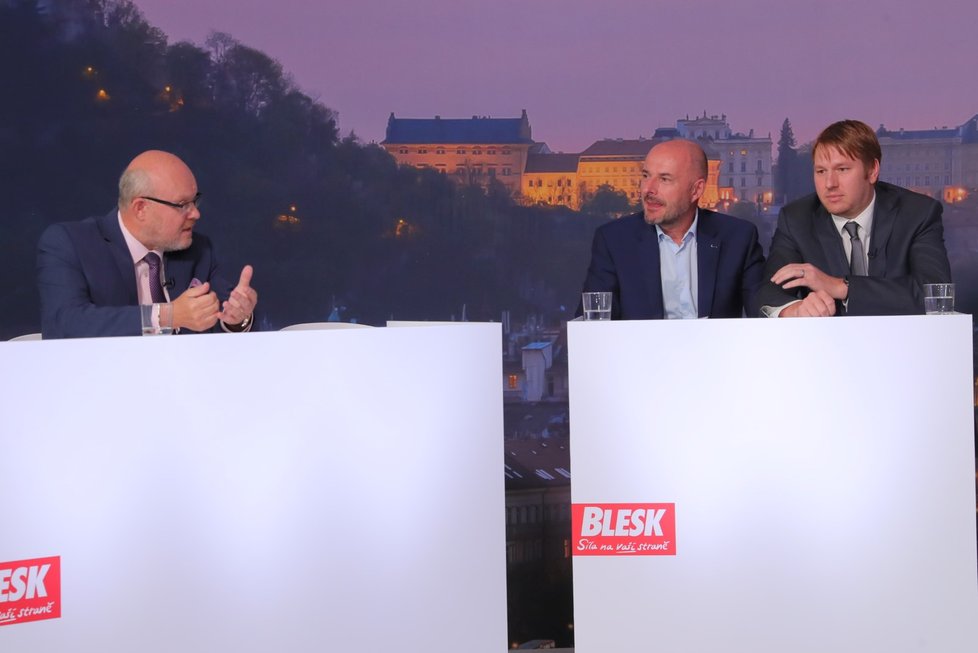 Předvolební debata Blesku (9. 9. 2021): Zleva Vlastimil Válek (TOP 09), Josef Bernard (STAN), Josef Pavlovic (Piráti)