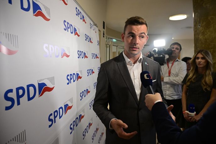Volební štáb SPD: Šéf Svobodných Libor Vondráček (4.10.2025) Volební štáb SPD: Šéf Svobodných Libor Vondráček (4.10.2025)