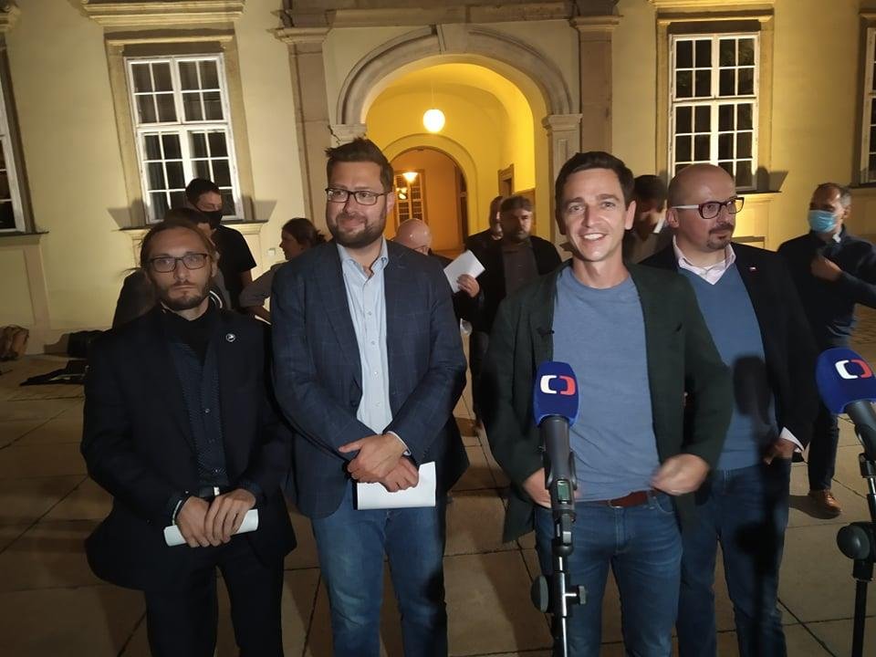 Lukáš Dubec (Piráti), Jiří Nantl (ODS), Jan Grolich (KDU-ŠL) a František Lukl (STAN) oznamují dohodu na vzniku nové jihomoravské krajské koalice.