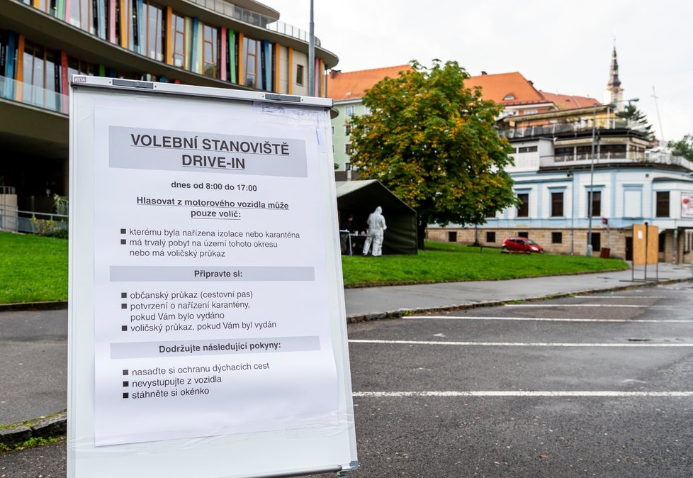 Volební drive-in stanoviště v Děčíně (6. 10. 2021)