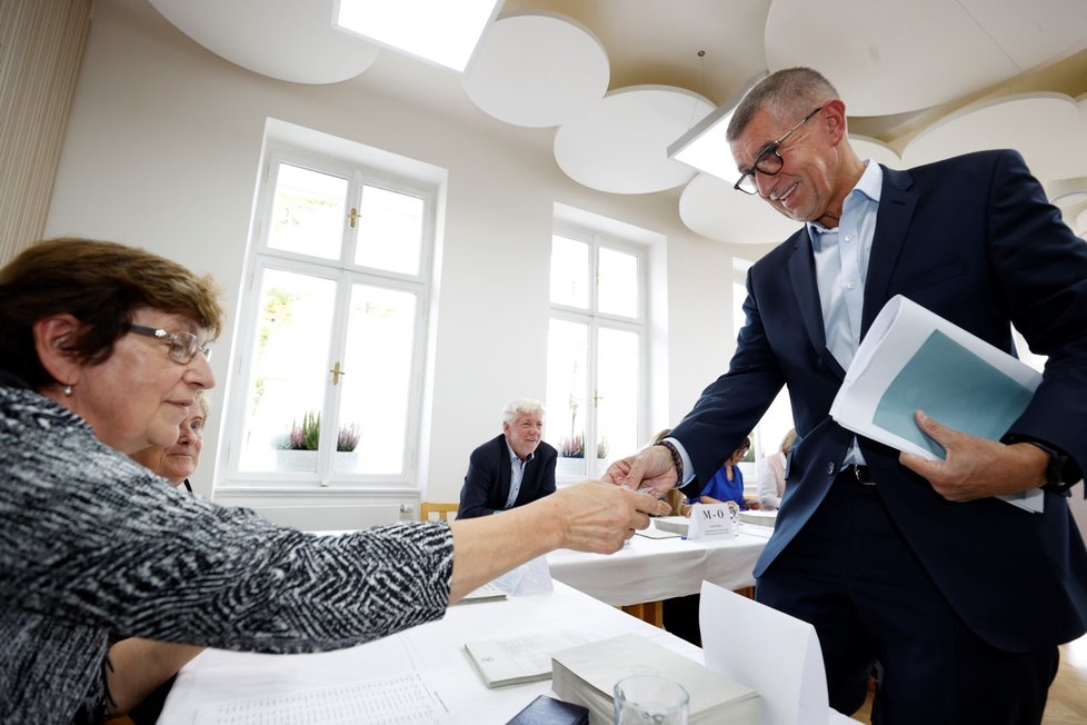 Andrej Babiš odevzdal hlas v Průhonicích.