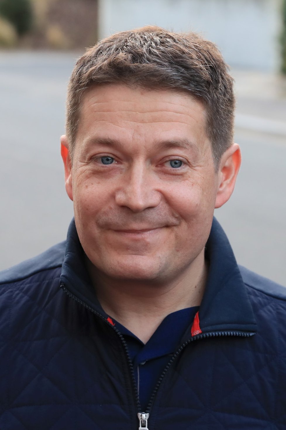 Lídr pražské kandidátky ANO Patrik Nacher přijel do volebního štábu ANO.
