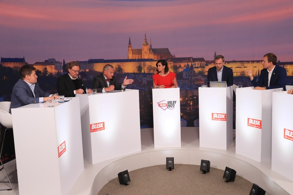 Předvolební debata Blesku z Prahy: Zdeněk Hřib (Piráti), jednička kandidátky Spolu Bohuslav Svoboda (ODS), Petr Hlaváček (STAN), Patrik Nacher (ANO), Jan Čižinský (Praha Sobě), Milan Krajča (KSČM).