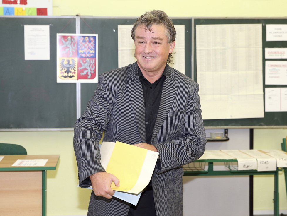 Volby 2014: Komunista Jiří Dolejš odvolil ve stejné ZŠ (Emy Destinové na Praze 6) jako lídryně ANO v Praze Adriana Krnáčová