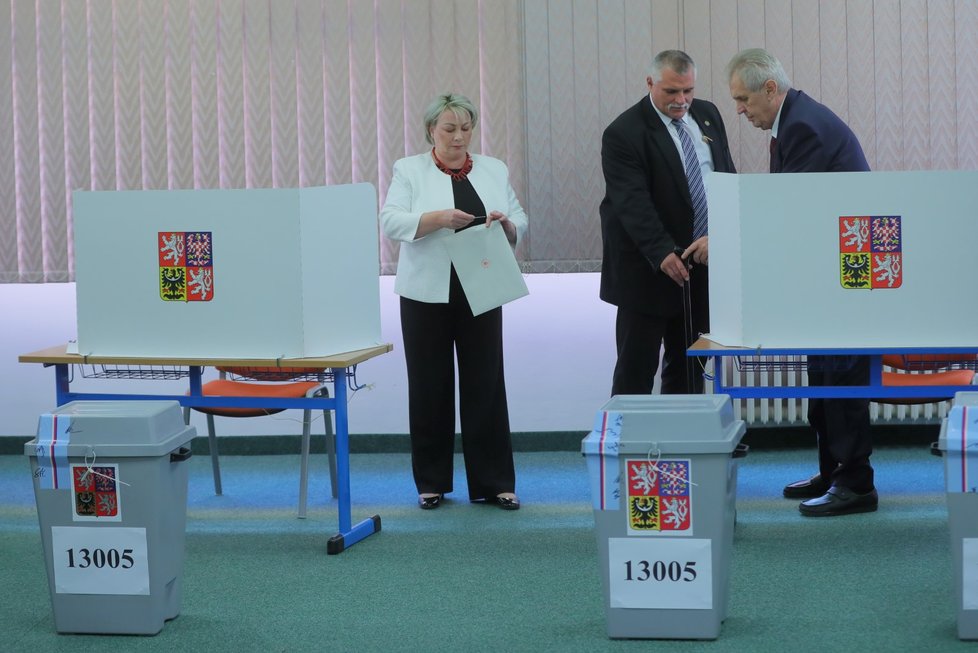 Prezident Miloš Zeman byl odevzdat svůj hlas společně se svou chotí 5. října 2018 u komunálních voleb .