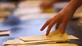 Na sčítání hlasů bude v nadcházejících komunálních volbách dohlížet přes 14.500 okrskových volebních komisí. Zhruba 5000 z nich bude navíc zpracovávat i hlasy v senátních volbách.