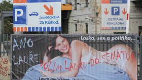 Kandidátka ANO a sexuoložka Janáčková se na billboardu odhalila