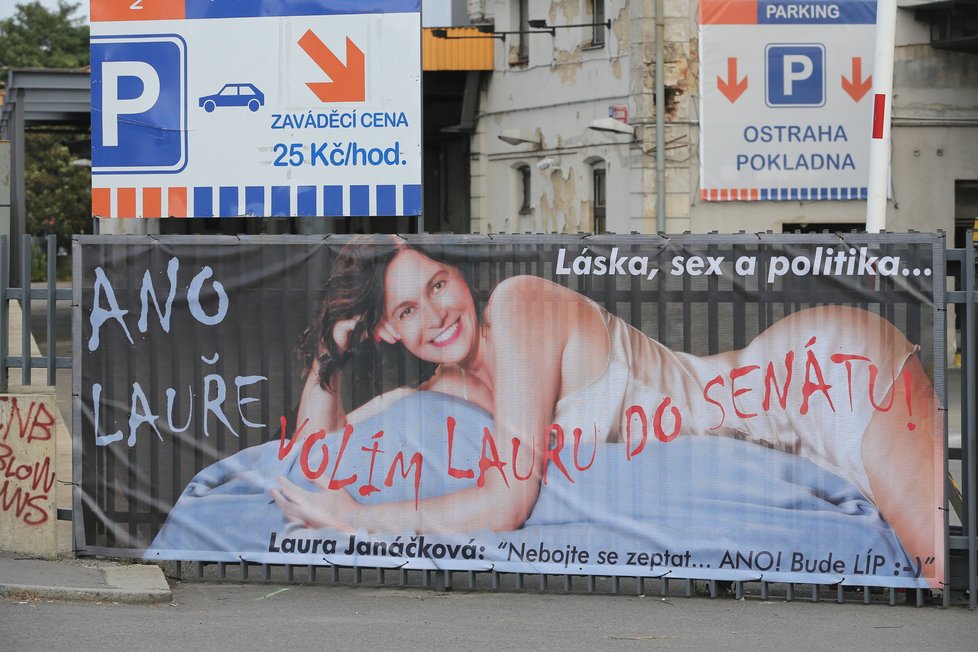 Kandidátka ANO a sexuoložka Janáčková se na billboardu odhalila