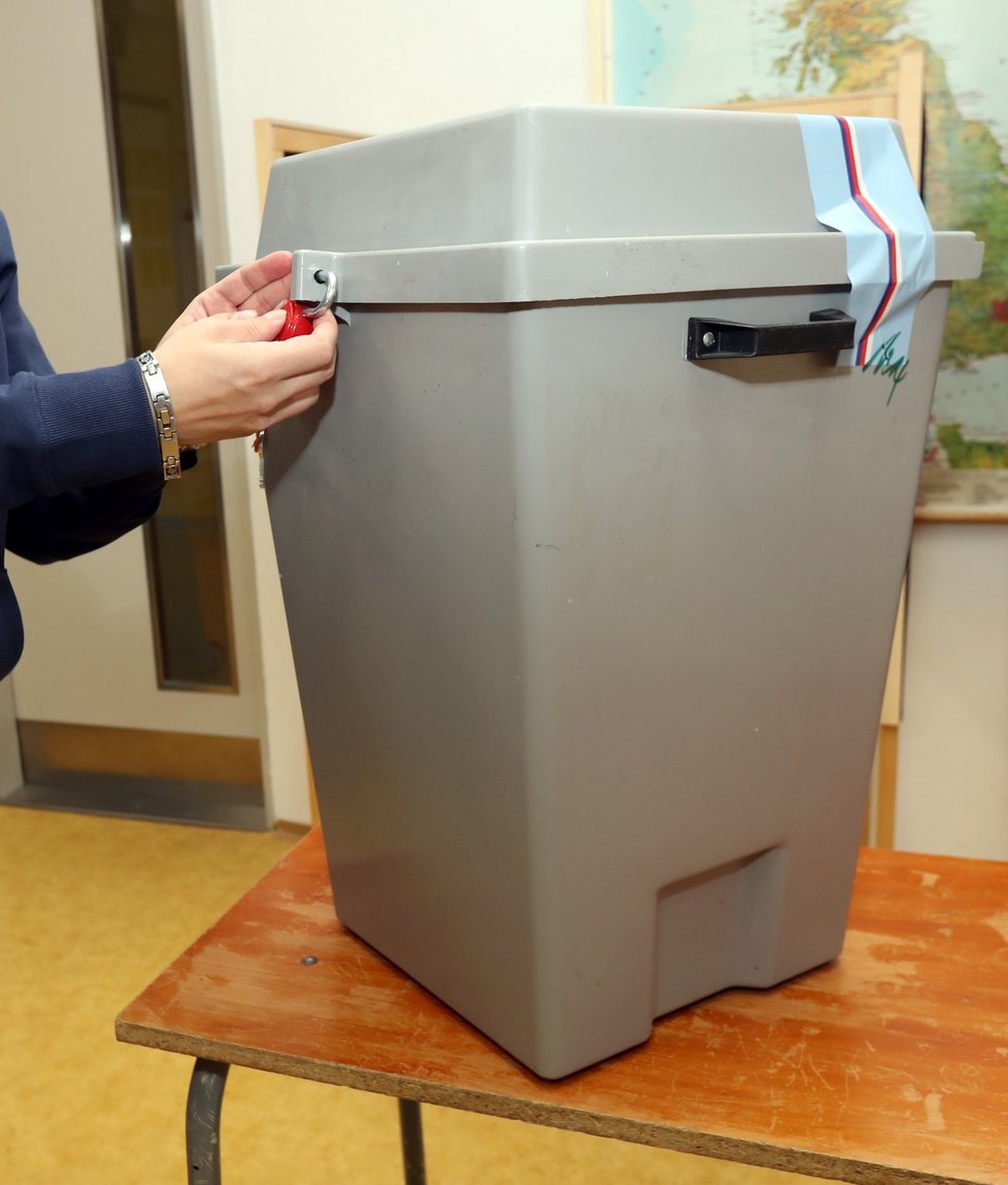 Sčítání výsledků komunálních voleb 2022 (24. 9. 2022)