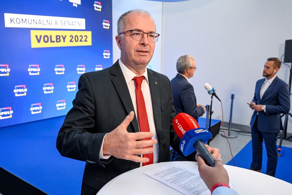Poslanec Tom Philipp ve volebním štábu koalice Spolu (24. 9. 2022)
