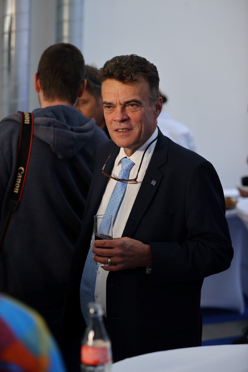 Senátor Tomáš Czernin, který obhajuje mandát, ve štábu Spolu