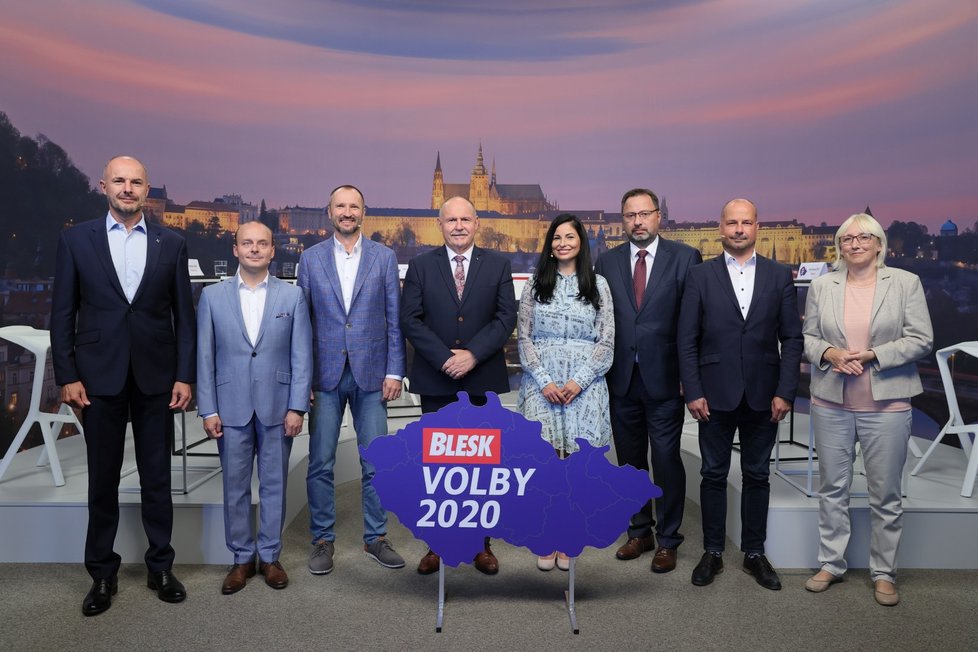 Krajské volby 2020: Zleva Josef Bernard (za STAN), Zdeněk Štefek (KSČM), Jakub Unucka (ODS), Ladislav Okleštěk (ANO), Zuzana Klusová (Piráti), Lukáš Curylo (KDU-ČSL), Michal Kučera (TOP 09), Olga Sehnalová (ČSSD)