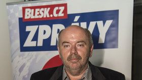 Vítězslav Lapčík z KSČM zastupoval v debatě lídra kandidátky Mařáka.