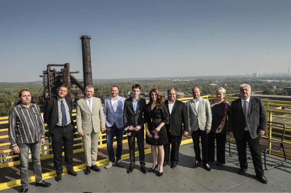 Pavel Koruna z Úsvitu, Petr Jančík (Koalice STAN a Ostravak), Ivo Vondrák (ANO), Jakub Unucka (ODS), moderátoři David Budai a Klára Brunclíková, Miroslav Novák (ČSSD), Lukáš Curylo (KDU-ČSL), Liana Janáčková (Nezávislí) a Josef Babka (KSČM)