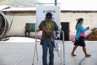 Useknuté hlavy v hlasovacích místnostech: Nejméně 90 politiků se voleb v Mexiku nedožilo