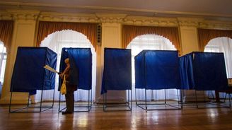 První kolo voleb na Ukrajině zřejmě vyhráli Porošenko a Zelenskyj 