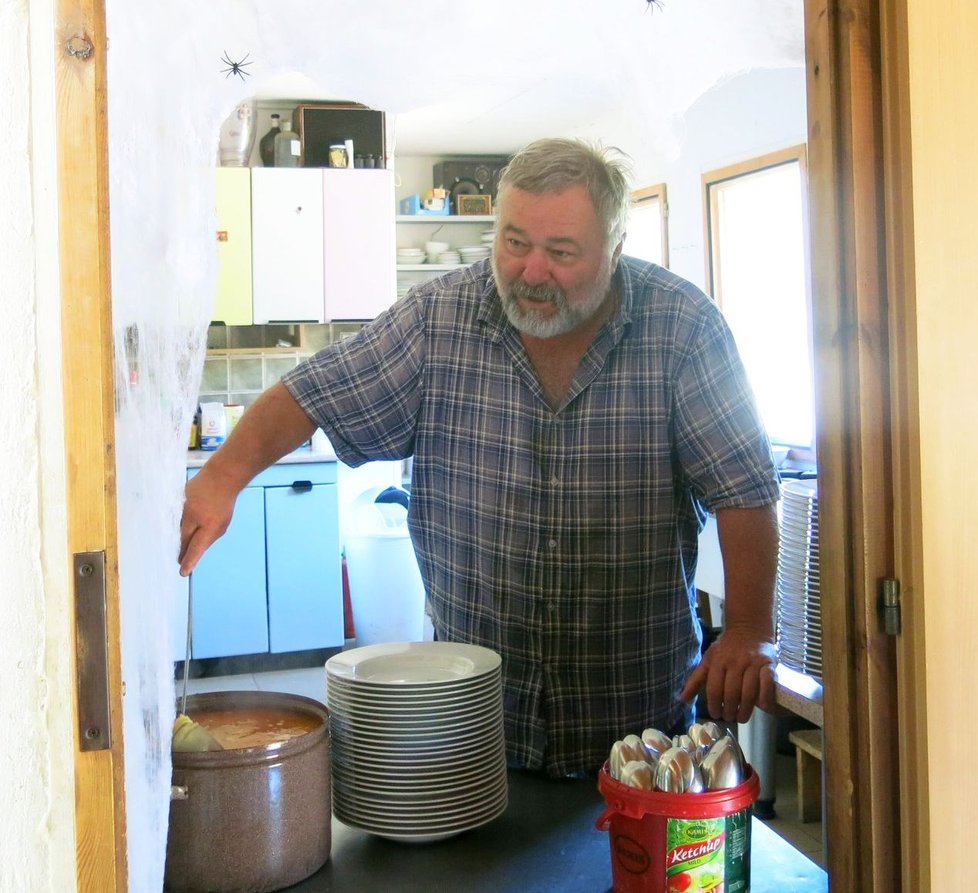 Starosta Karel Ferschmann (63) vařil v létě na dětském táboře a nestihl tak včas odevzdat kandidátní listinu.