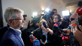 Miloš Vystrčil čekající na výsledky voleb