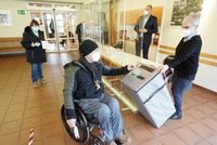 Špatná zpráva pro stranu Merkelové: V zemských volbách utrpěla nejhorší porážku v historii