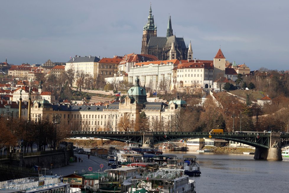 Pražský hrad před prezidentskou volbou ze Štefánikova mostu (10. 1. 2023)