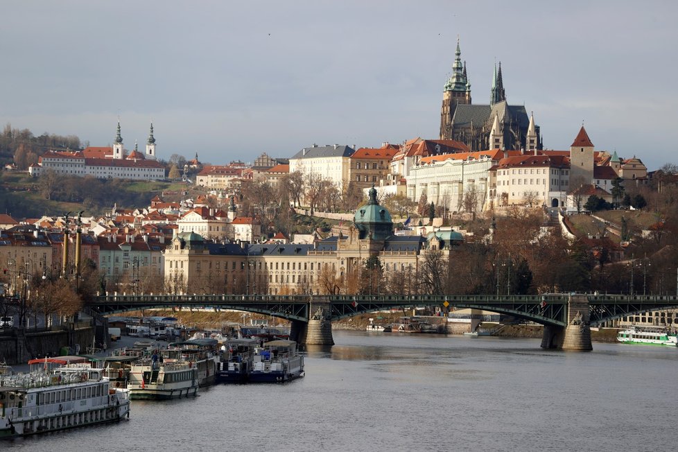 Pražský hrad před prezidentskou volbou ze Štefánikova mostu (10. 1. 2023)