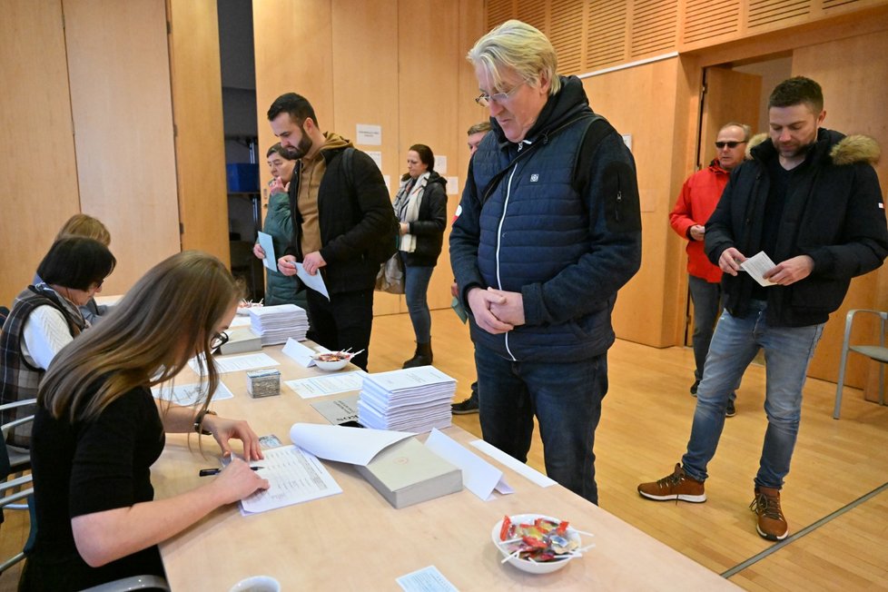 Prezidentské volby 2023: Češi volí na ambasádě v Bratislavě. (13.1.2023)
