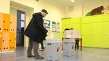 Česko volí prezidenta: Volební místnosti se plní, koho by Pražané rádi viděli na Hradě?