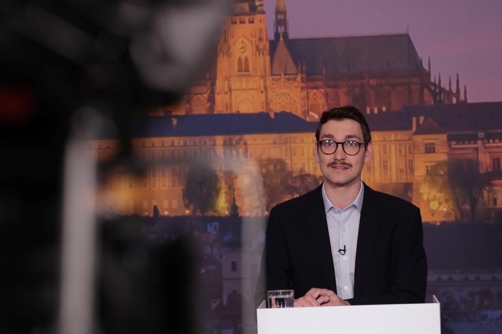 Moderátor Jiří Marek během debaty protějšků prezidentských kandidátů (10. 1. 2023)