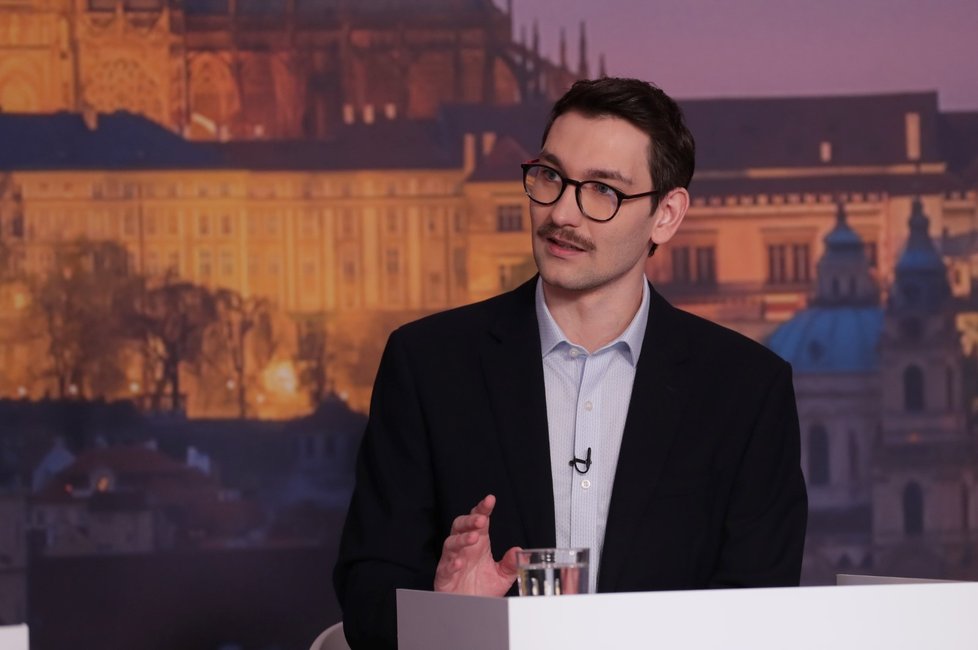Moderátor Jiří Marek během debaty protějšků prezidentských kandidátů (10. 1. 2023)