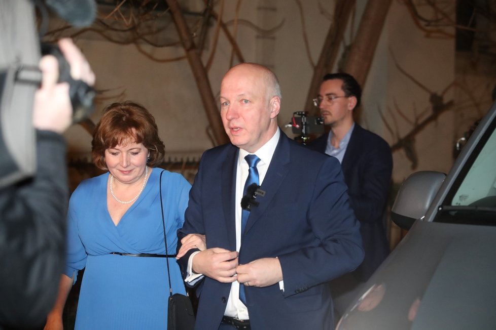Prezidentské volby 2023: Pavel Fischer s manželkou Klárou. (14. 1. 2023)