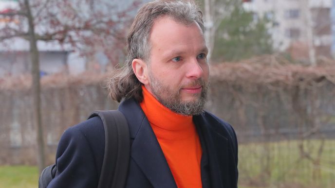 Marek Prchal příchází do volebního štábu Andreje Babiše (28. 1. 2023)