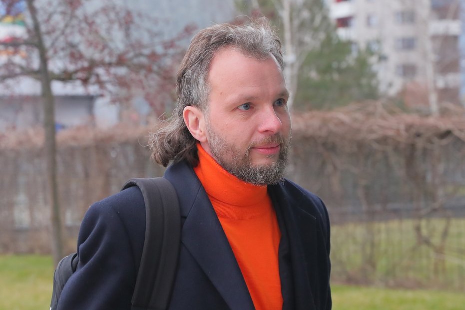 Marek Prchal příchází do volebního štábu Andreje Babiše (28. 1. 2023)