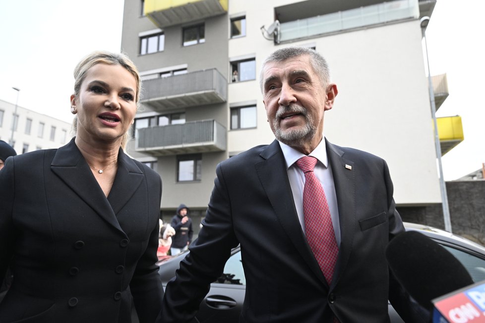 Andrej Babiš a Monika Babišová dorazili do volebního štábu (28. 1. 2023)