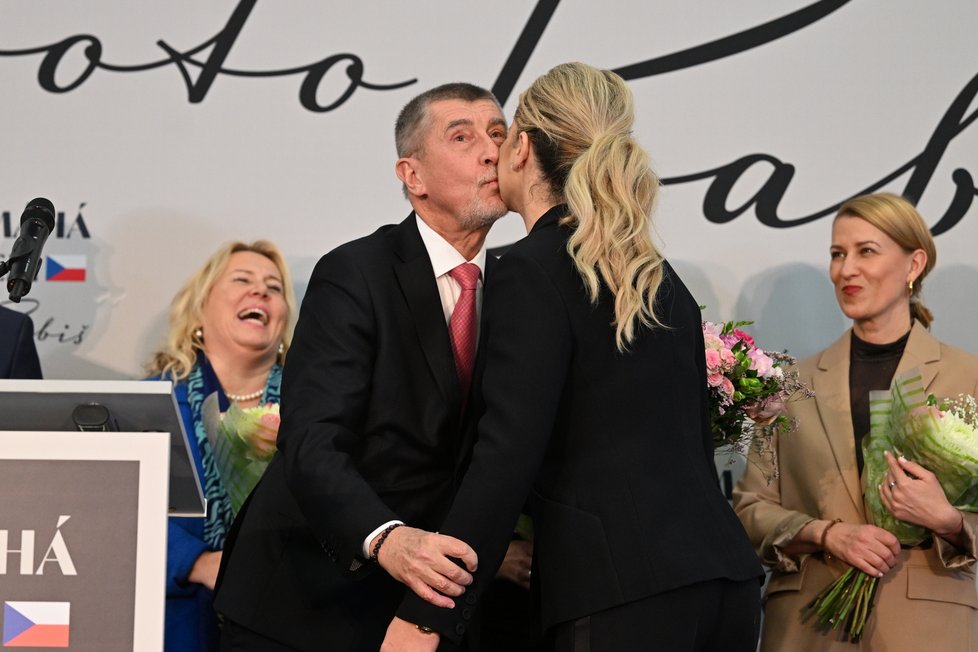 Andrej Babiš a Monika Babišová ve volebním štábu (28. 1. 2023)