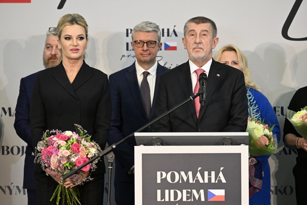 Andrej Babiš (ANO), Karel Havlíček (ANO) a Monika Babišová ve volebním štábu (28. 1. 2023)