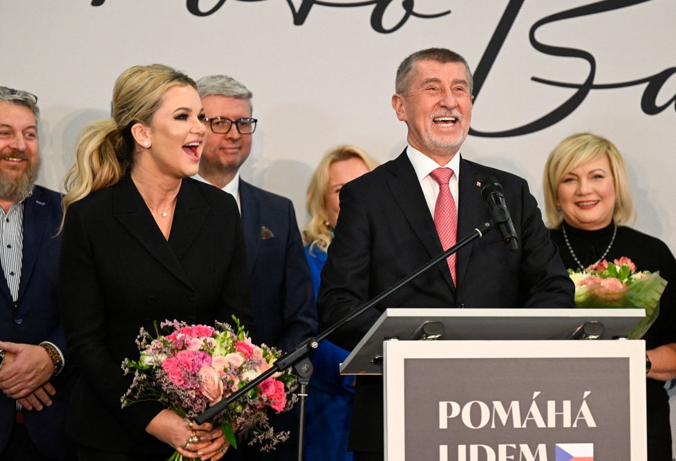 Andrej Babiš a Monika Babišová ve volebním štábu na Chodově (28. 1. 2023)