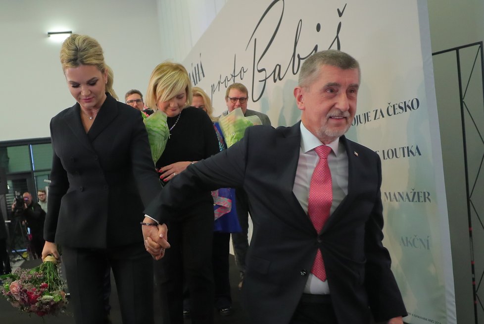 Andrej Babiš a Monika Babišová ve volebním štábu (28. 1. 2023)