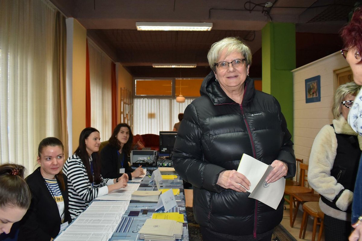 Mezi kulečníky odvolila pedagožka Eva Bůžková.