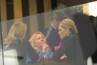 Zákulisí u Babiše: Po drtivé prohře líbal manželku, pak odjel. Monika zůstala s Havlíčkem