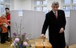 Druhé kolo prezidentských voleb: Andrej Babiš v doprovodu manželky Moniky odvolil v Průhonicích. (27.1.2023)